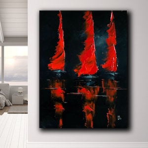Könnte beinhalten: Abstrakte Malerei von drei roten Segelbooten auf einer dunkelblauen Wasseroberfläche. Die Segelboote spiegeln sich im Wasser. Das Gemälde ist in einem dicken, pastosen Stil ausgeführt.