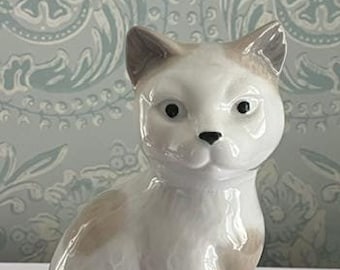 Vintage Japan Sweet Sitting White Cat Kitty with Tan Ears and Spots