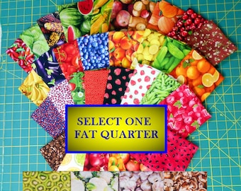 Tela de 45 x 55 cm con estampado de frutas y verduras: uvas, melocotón, limón, fresa, cerezas, arándanos, frambuesas, pepinos, manzanas, naranjas y sandía.