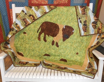 Bison/Buffalo in Grass Applique Quilt 51" x 58"/lap quilt/wall quilt/Freehand Drawn Buffalo Based on Scenic Border Print/Wild West