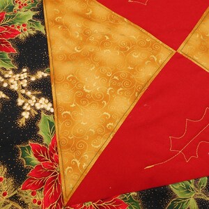 Christmas/Holiday/Winter Elegant Poinsettia Table Runner 16 x 31 metallic gold swirl/black with gold dots back/quilted holly leaves R62 immagine 5