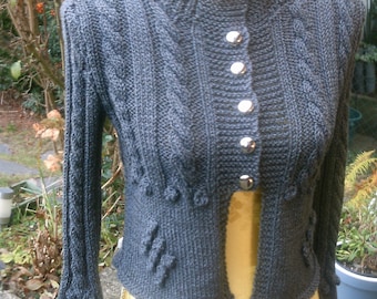 Strick-Kurz-Jacke, Trachten-Jacke, Oktoberfest, Frauen-Trachten, dkl.-grau, mit Zöpfen + Noppenraute, Gr. 36-38,S, UK 10-12, US 8-10