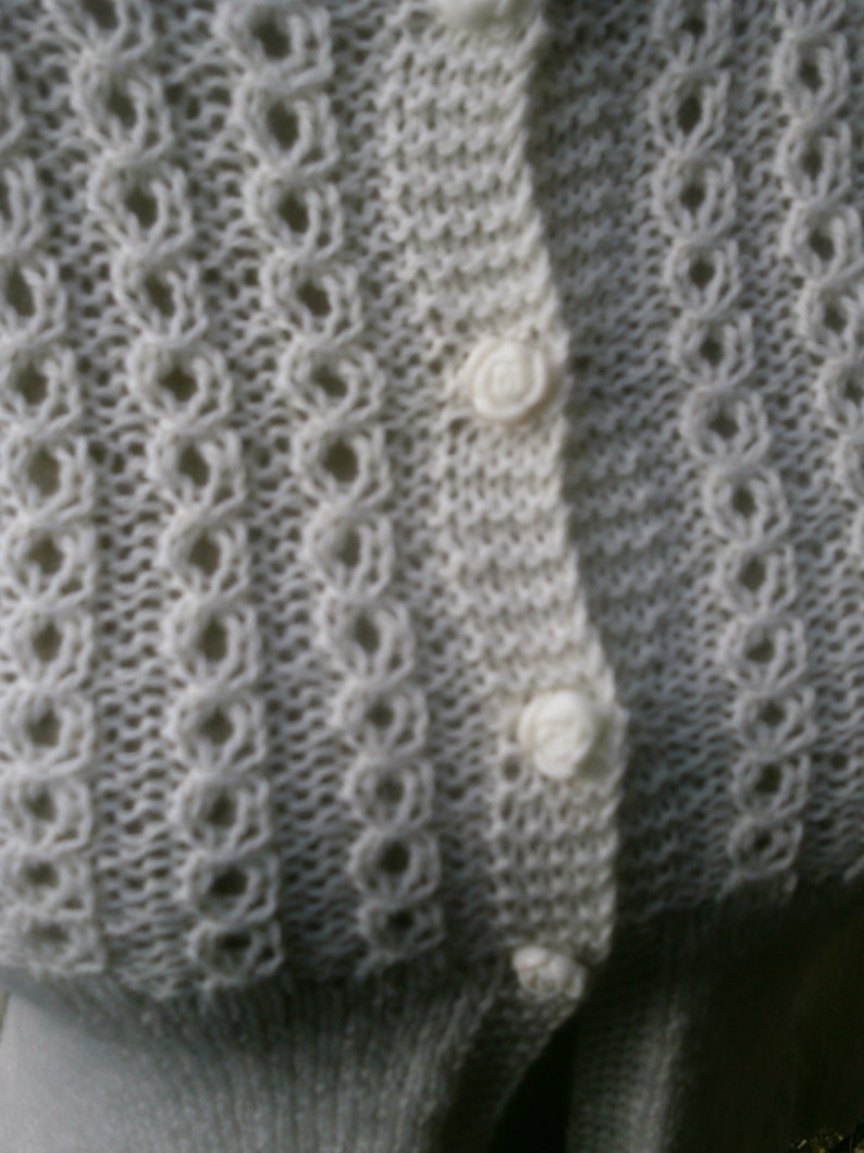Knit cardigan Size xs UK 8-10 US 6-6 with 1 pleats 4 buttons white