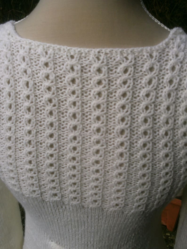 Knit cardigan Size xs UK 8-10 US 6-6 with 1 pleats 4 buttons white