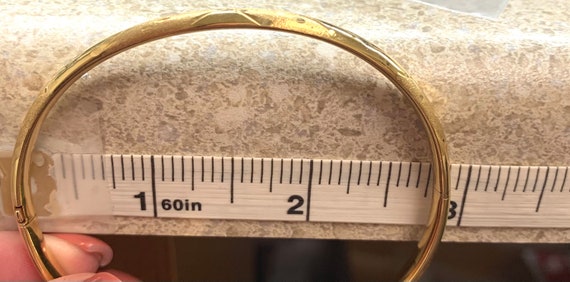 18k engraved bangle - image 3