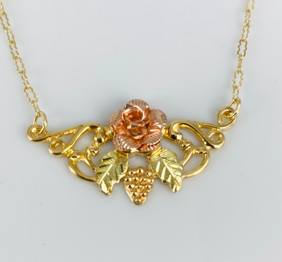 Vintage 10K Black Hills Gold Necklace With Rose and Grapes Unworn