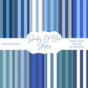 Pode incluir: Um conjunto de papel digital com listras verticais em vários tons de azul e branco. A imagem inclui o texto "Shades Of Blue Stripes", "DIGITAL PAPER" e "12 JPEG FILES 300 DPI 30,48 x 30,48 cm" em uma etiqueta branca.