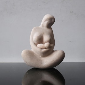 陶器彫刻「赤ちゃんを抱く母親」、母性芸術、子供を抱く女性、母子像
