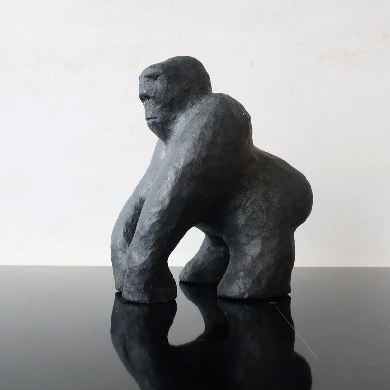Ceramic sculpture Demonic gorilla imagem 2