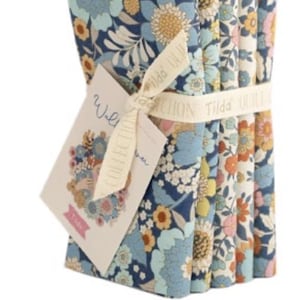 Tilda Wallflower Blue Fat Quarter Bundle 5 Pieces 20 x 22 Inches