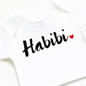 Habibi Habibti heart bodysuit, beloved, Arabic, Valentine's Day, Islamic gift, baby outfit, love, homecoming, Aqiqah, baby shower gift, Eid image 1