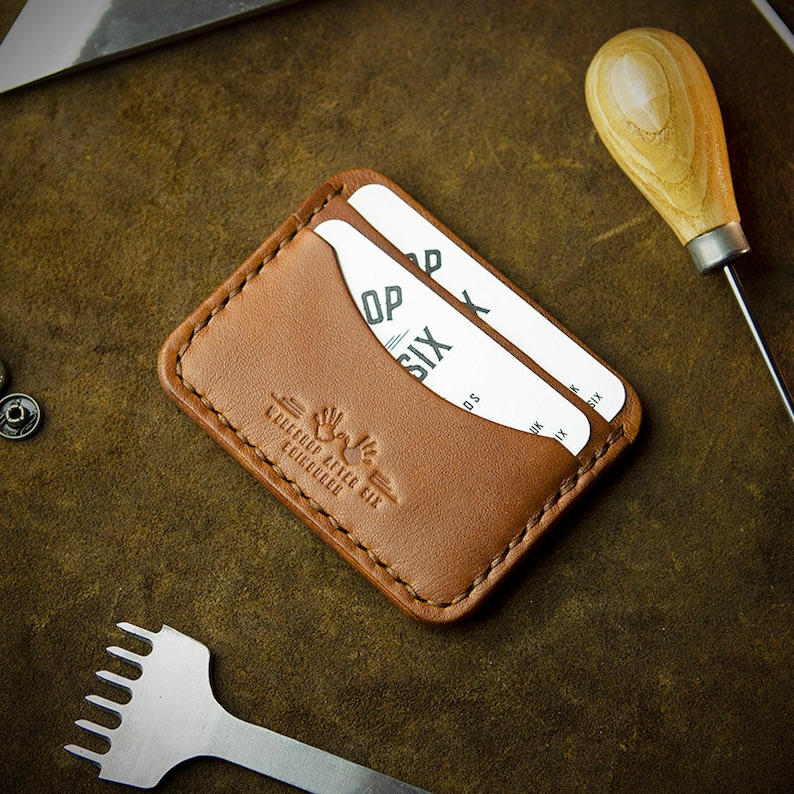 Cartera slim de cuero hecha a mano personalizada - Personalización GRATUITA - Billetera minimalista - Regalo de aniversario personalizado cosido a mano para él Tan