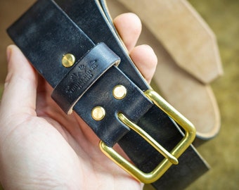 Ceinture en cuir tanné d’écorce de chêne fabriquée à la main personnalisée (noir) - Personnalisation GRATUITE - Ceinture en cuir pleine fleur faite à la main - Cadeau pour la Saint-Valentin