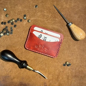 Cartera slim de cuero hecha a mano personalizada - Personalización GRATUITA - Billetera minimalista - Regalo de aniversario personalizado cosido a mano para él Rojo