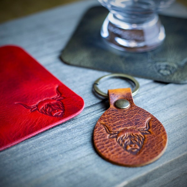 Porte-clés en cuir fait main Highland Cow - Porte-clés Scottish Highland Cattle - Porte-clés Hairy Coo - Cadeau d’Écosse - Cadeau pour la Saint-Valentin