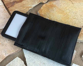 E-reader case made of upcycling bicycle tube lined with felt, upcycling bag for e-reader