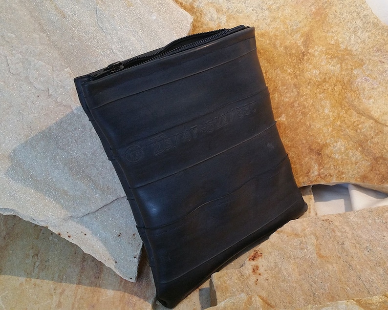 Purse made from upcycled bicycle tube, vegan, small bag, coin purse, cable bag, organizer image 2