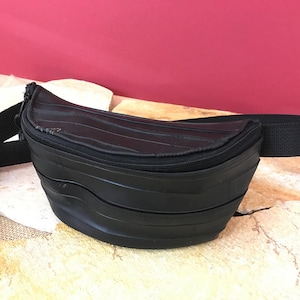 Gürteltasche, Hüfttasche, Bauchtasche, HipBag aus Fahrradschlauch mit innenliegendem Reißverschlussfach, upcycling
