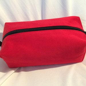 Schminktäschchen, Kosmetiktasche, Stiftemäppchen, Federmappe aus rotem Baumwollstoff