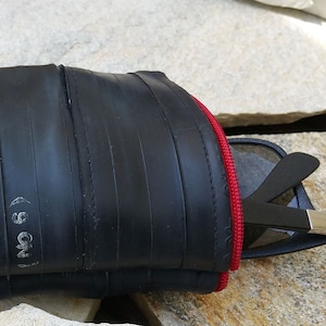 Brillenetui, kleine Tasche aus Upcycling-Fahrradschlauch, vegan