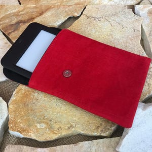 E-reader bag in red cord with magnetic clasp, pocket for e-reader image 1