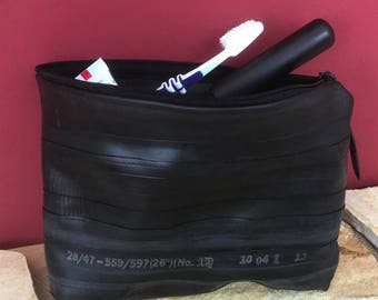 Upcycling bag made from bicycle tube, fitness bag, toiletry bag, necessaires // vegan