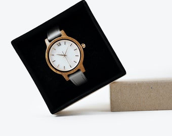 Aurora - Weiße Rose | Personalisierte Damenuhr | Holz Uhr für Damen | Freundin Geschenk | Holzuhr für Mädchen | Elegante Damenuhr