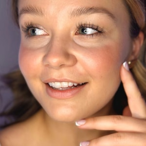 Vegan Blush Stick in &quot;Dusty Rose&quot; color made with organic and vegan ingredients in Zero Waste Packaging for no makeup makeup look