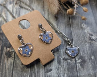 Handmade jewelry set - pendant, necklace, and earrings made of synthetic resin with real forget-me-not flowers - botanical jewelry - diy