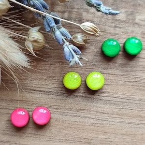 1x pair of hypoallergenic wooden stud earrings in 6 mm, 8 mm or 10 mm (without metal or with stainless steel plug) - wooden stud earrings - Resin/Kun