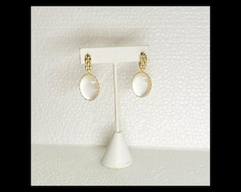 Mother of Pearl Earrings, 18kt gold plate Closure