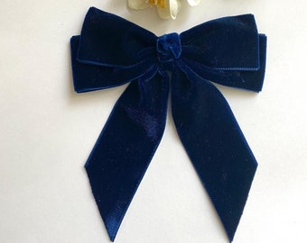 Laço de cabelo, laço de cabelo de veludo azul marinho com cauda curta, laço de aperto duplo empilhado, presilha de cabelo de veludo, laço de veludo com cauda curta, laço de dama de honra