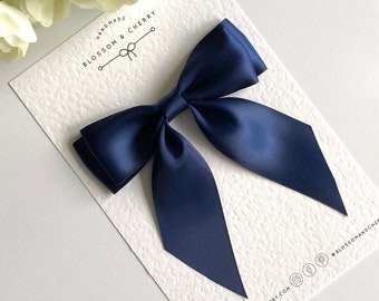 Navy Satinband Bogen Clip, kurzer Schwanz Haar Accessoire, Brautjungfer Geschenk, Schuluniform Schleife, eleganter Abend Haarteil