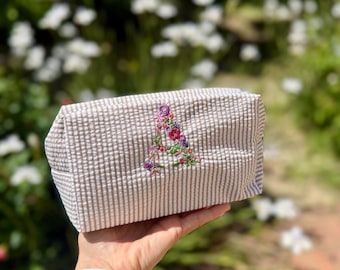 Mit Blumen bestickte Kosmetiktasche, personalisiertes Geschenk für sie