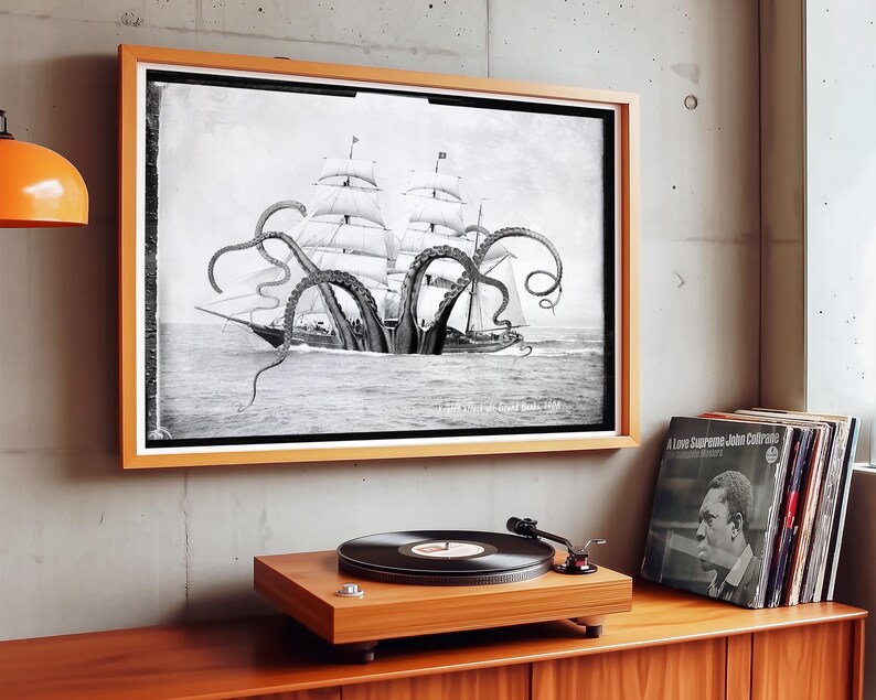 Eigenzinnige vintage nautische muurafdrukken set voor zeildecoratie grappige octopus kunst zeemonsters zwart wit surrealistische foto's grillig oceaanthema afbeelding 13