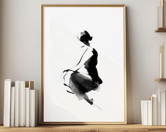 Könnte beinhalten: Abstrakte Schwarz-Weiß-Aquarellmalerei einer sitzenden Figur in einem goldenen Rahmen. Das Kunstwerk zeichnet sich durch kräftige Pinselstriche und einen minimalistischen Stil aus, der sich für moderne Wohnkultur eignet. Das Gemälde wird auf einem Holzregal mit Büchern ausgestellt.