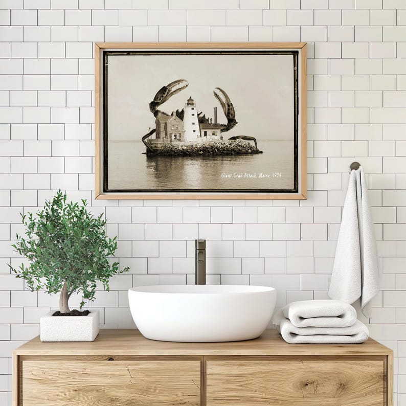 Eigenzinnige vintage nautische muurafdrukken set voor zeildecoratie grappige octopus kunst zeemonsters zwart wit surrealistische foto's grillig oceaanthema Sepia