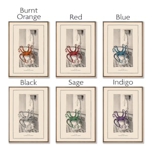 Puede incluir: Seis impresiones enmarcadas de un pulpo sentado en un inodoro. El pulpo es de diferentes colores: naranja quemado, rojo, azul, negro, salvia e &iacute;ndigo.