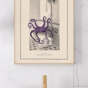 Puede incluir: Una ilustraci&oacute;n vintage de un pulpo en un inodoro. La ilustraci&oacute;n es en blanco y negro con un pulpo morado. El texto debajo de la imagen dice "Pl. xxi 'Cauchemar des toilettes'".