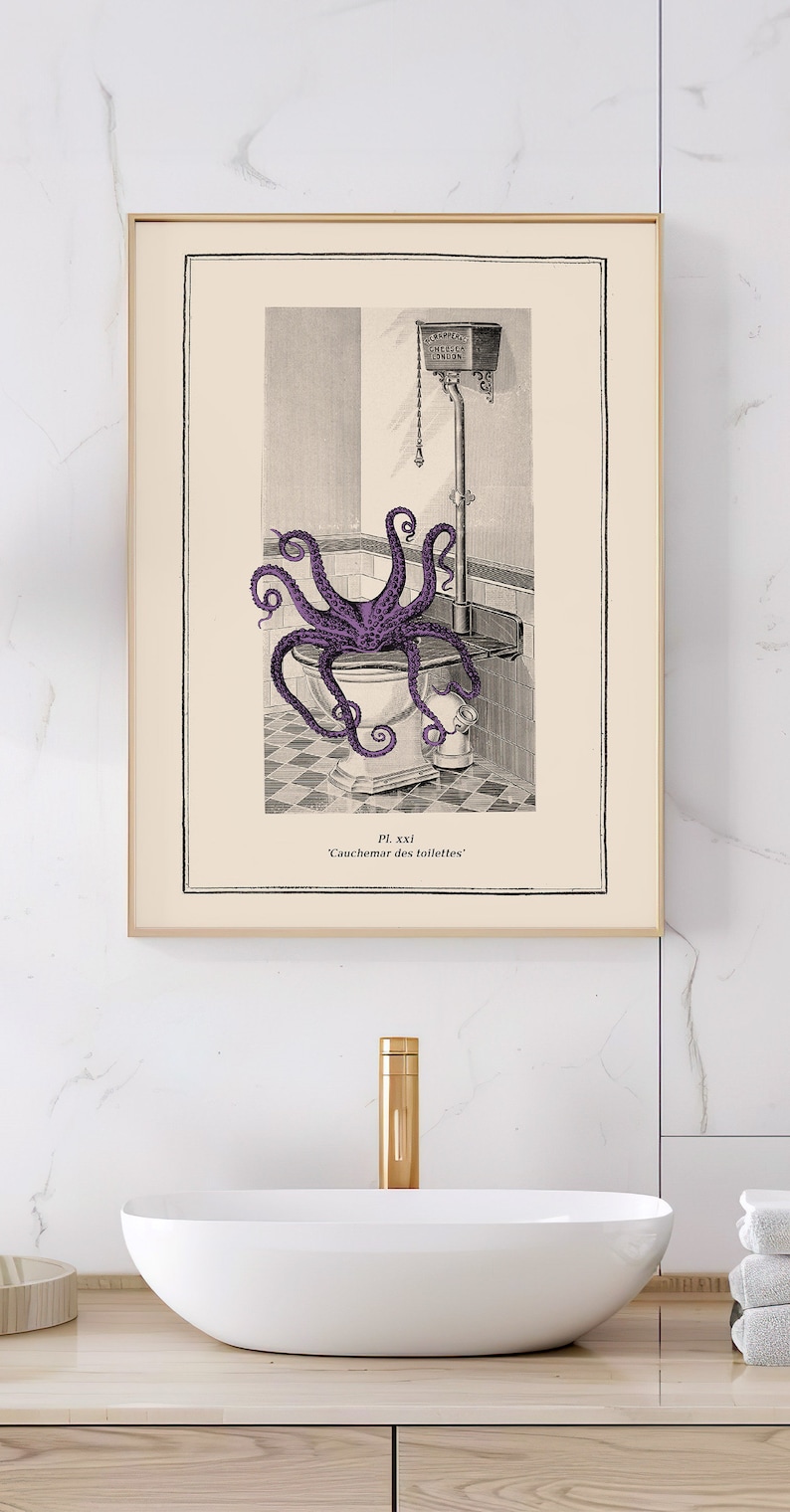 Puede incluir: Una ilustraci&oacute;n vintage de un pulpo en un inodoro. La ilustraci&oacute;n es en blanco y negro con un pulpo morado. El texto debajo de la imagen dice "Pl. xxi 'Cauchemar des toilettes'".