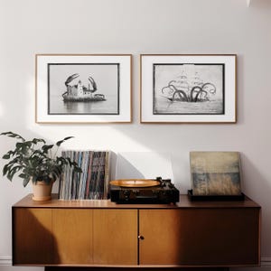 Eigenzinnige vintage nautische muurafdrukken set voor zeildecoratie grappige octopus kunst zeemonsters zwart wit surrealistische foto's grillig oceaanthema afbeelding 15