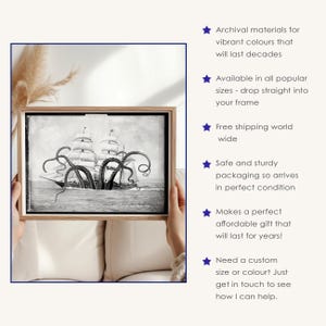 Eigenzinnige vintage nautische muurafdrukken set voor zeildecoratie grappige octopus kunst zeemonsters zwart wit surrealistische foto's grillig oceaanthema afbeelding 7