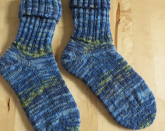 Chaussettes tricotées à la main à partir de laine de chaussette Regia. Talon boomerang 36/37 tons bleus