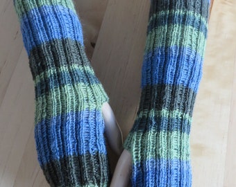 Pulswärmer handgestrickt aus Sockenwolle mit Daumenloch grün blau