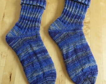 Socken handgestrickt aus Regia Sockenwolle Gr. 38/39 Bumerangferse lila grau