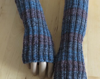 Colorful hand-knitted wrist warmers made of sock wool with a thumb hole