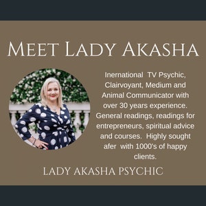 Puede incluir: Gr&aacute;fico promocional con el texto &laquo;MEET LADY AKASHA&raquo; y una foto de una mujer. El texto debajo la describe como una ps&iacute;quica de televisi&oacute;n internacional, clarividente, m&eacute;dium y comunicadora de animales con m&aacute;s de 30 a&ntilde;os de experiencia.