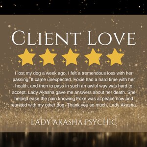 Puede incluir: Gr&aacute;fico dorado y marr&oacute;n con las palabras "CLIENT LOVE" y cinco estrellas doradas. El texto a continuaci&oacute;n comparte un testimonio sobre una lectura ps&iacute;quica de Lady Akasha.