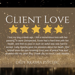 Op de afbeelding: Een goud-bruine afbeelding met de woorden "CLIENT LOVE" boven vijf gouden sterren. Tekst hieronder deelt een getuigenis over een spirituele lezing. De tekst bevat de naam "Lady Akasha Psychic".