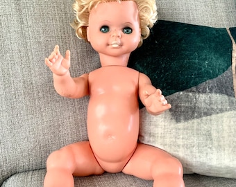 Muñeca retro de los años 70.